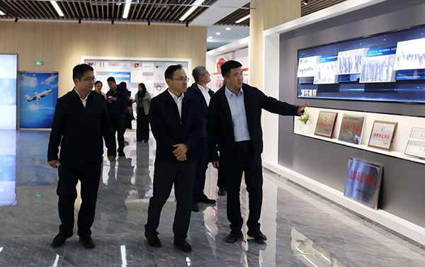 中國(guó)鋼研黨委副書記、總經(jīng)理高宏斌一行 到航產(chǎn)集團(tuán)調(diào)研